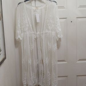 NWT Ember long white floral kimono